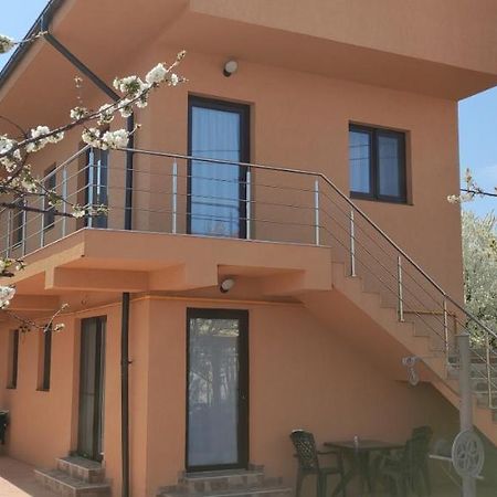 Home Naya Букурещ Екстериор снимка