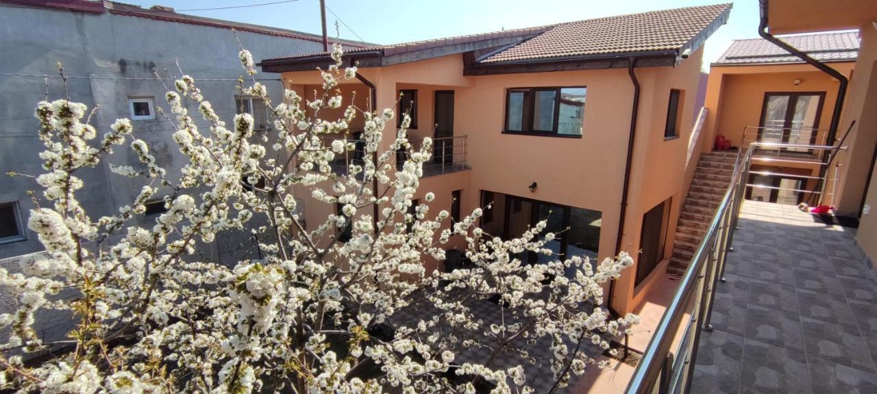 Home Naya Букурещ Екстериор снимка