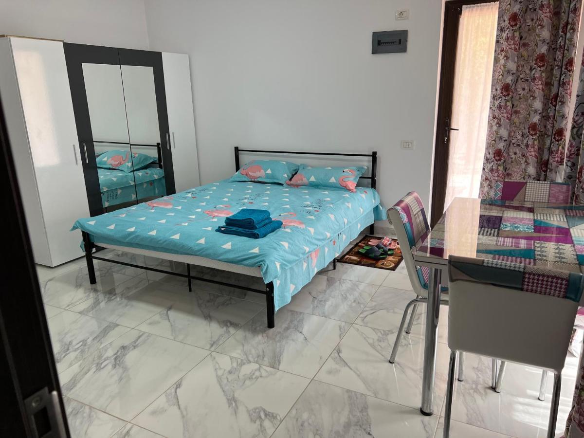 Home Naya Букурещ Екстериор снимка