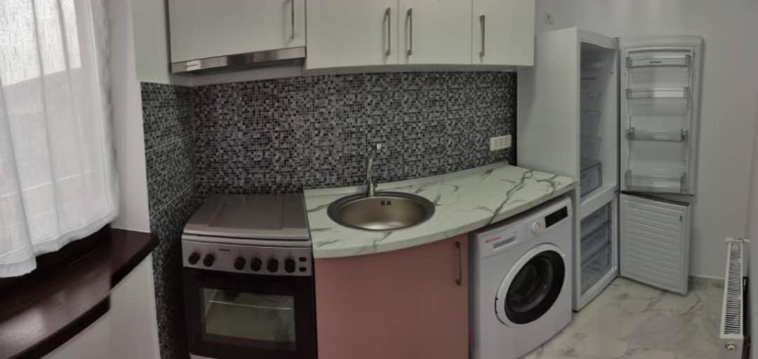 Home Naya Букурещ Екстериор снимка